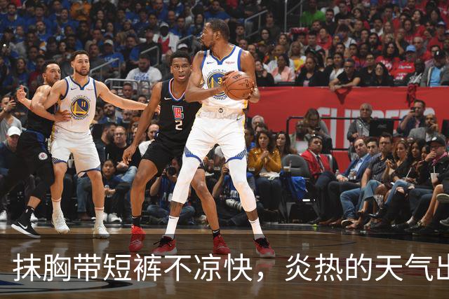 抹胸带短裤不凉快，炎热的天气出汗都发光！