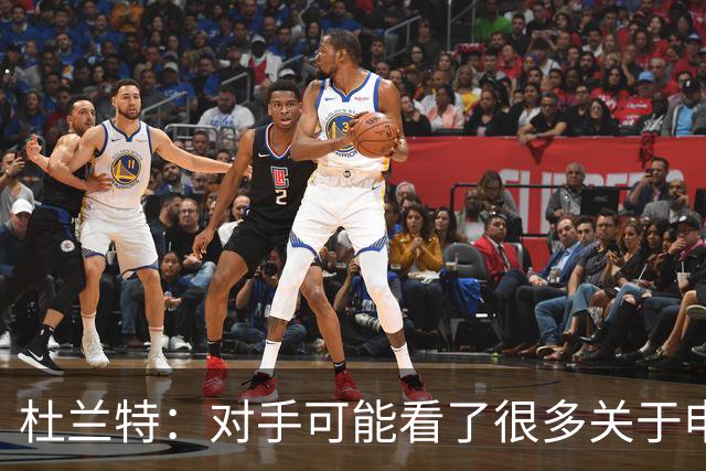 杜兰特：对手可能看了很多关于申京很糟糕的报道 总觉得能防住他